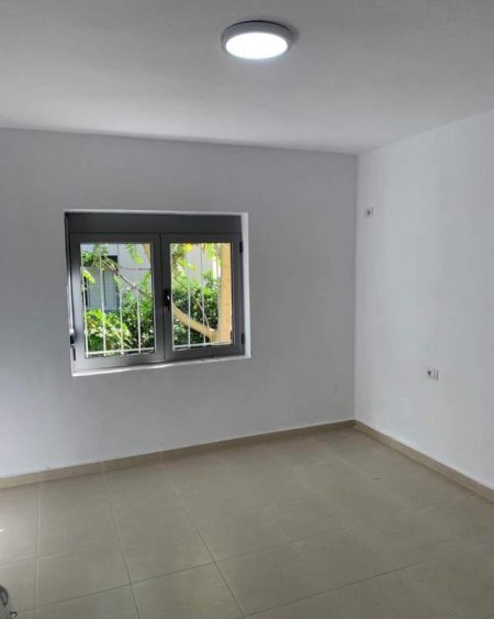 Tirane, jepet me qera apartament 2+1 Kati 2, 75 m² 350 Euro (Shkolla e Baletit)
