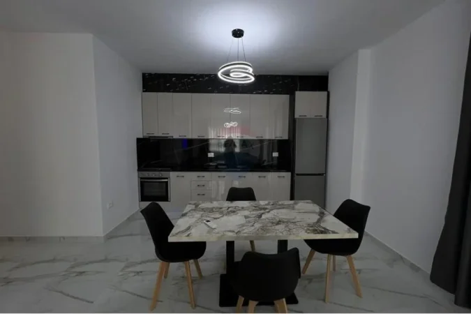 Tirane, jepet me qera 2+1 Kati 5, 100 m² 800 € (Don Bosko, Trio Tower)