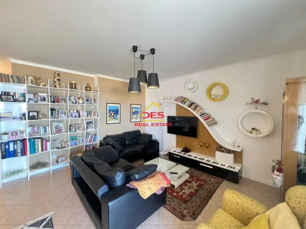 Vlore, shitet apartament 2+1+Ballkon Kati 3, 117 m² (Rruga Azem Sulo)