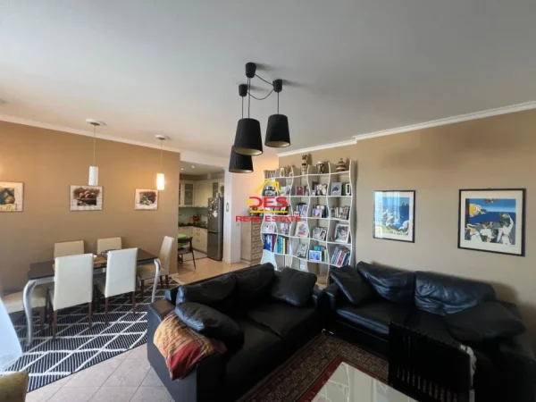 Vlore, shitet apartament 2+1+Ballkon Kati 3, 117 m² (Rruga Azem Sulo)