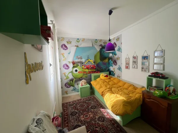 Vlore, shitet apartament 2+1+Ballkon Kati 3, 117 m² (Rruga Azem Sulo)