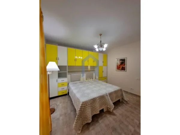 Tirane, jepet me qera apartament 1+1 Kati 3, 65 m² 550 € (Kopshti Botanik)