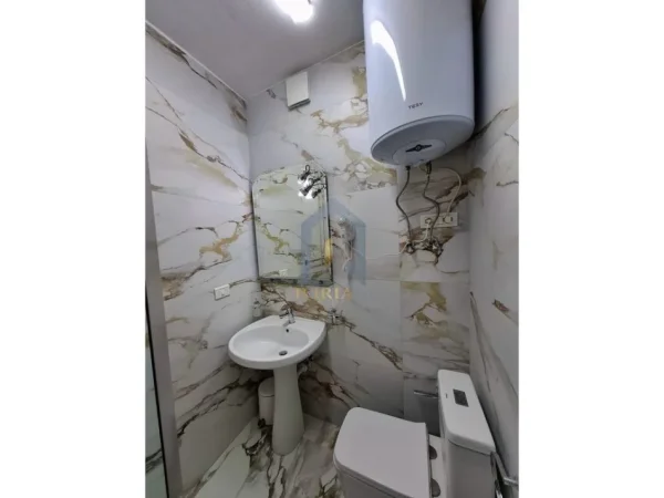 Tirane, jepet me qera apartament 1+1 Kati 3, 65 m² 550 € (Kopshti Botanik)