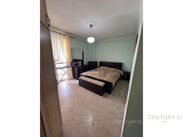 Tirane, jepet me qera apartament 2+1+Ballkon Kati 3, 93 m² 550 € (rruga kavajes)