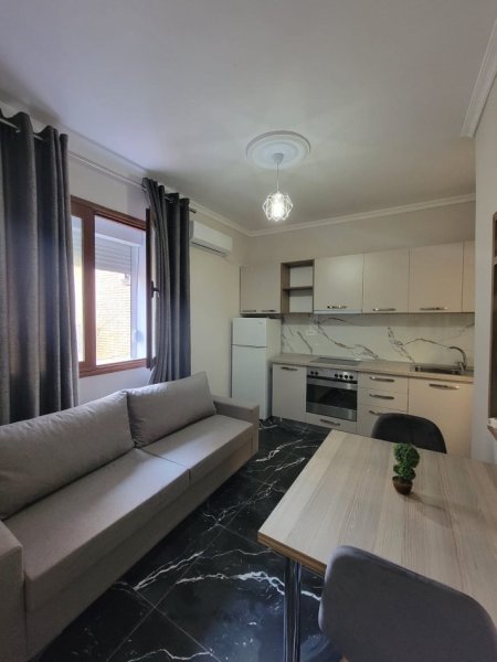 Tirane, jepet me qera apartament 1+1 Kati 2, 380 € 