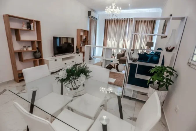 Tirane, jepet me qera apartament 1+1+Ballkon Kati 7, 69 m² 800 € (Rruga e Kavajes)
