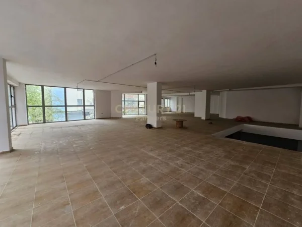 Tirane, shes ambjent biznesi , 818 m² 1.064.000 € (Yzberish)