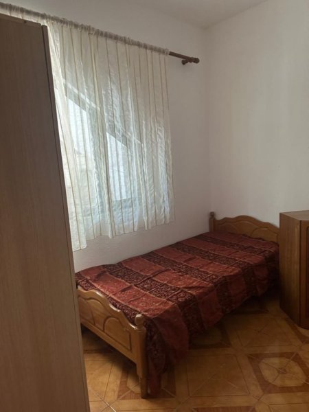 Tirane, jepet me qera apartament 2+1 Kati 1, 87 m² 350 € (Hamdi Pepa)