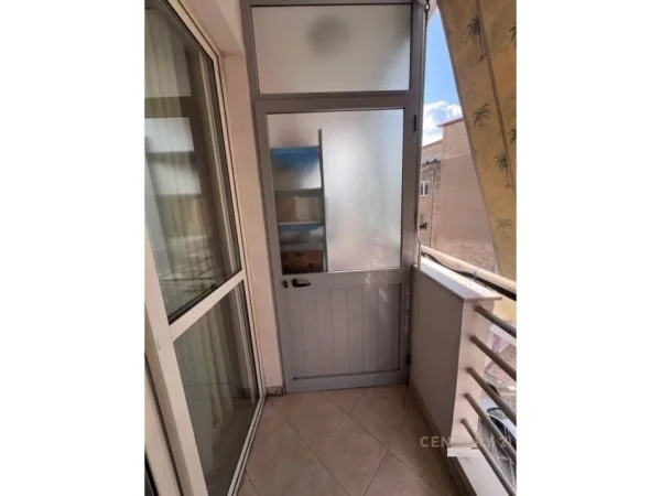 Tirane, jepet me qera apartament 2+1 Kati 3, 93 m² 550 € (Prane Hillton ,afer Kompleksit Delijorgji)