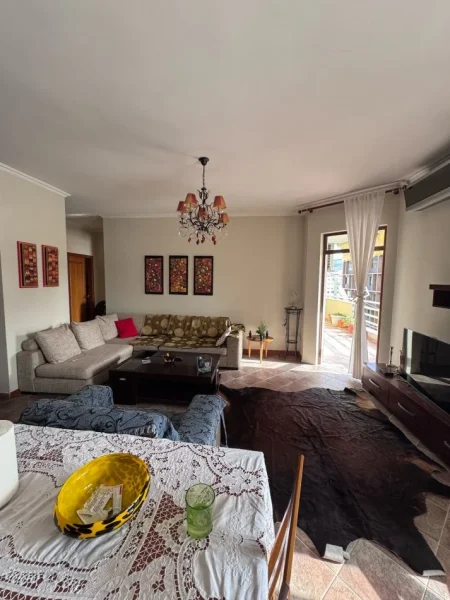 Tirane, jepet me qera apartament 1+1+Ballkon Kati 8, 80 m² 550 € (rruga e Kavajes perballe Noves ( del dhe tek Ura Nisherakut ))