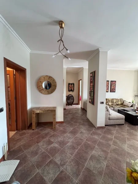 Tirane, jepet me qera apartament 1+1+Ballkon Kati 8, 80 m² 550 € (rruga e Kavajes perballe Noves ( del dhe tek Ura Nisherakut ))