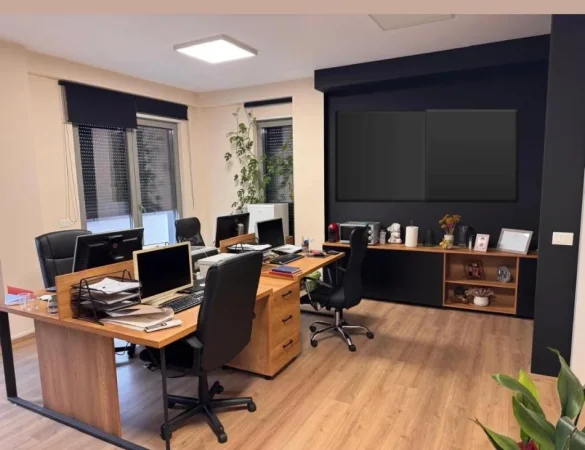 Tirane, jepet me qera , 160 m² 1.800 € prane qendres