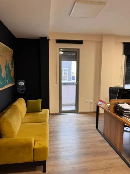 Tirane, jepet me qera , 160 m² 1.800 € prane qendres