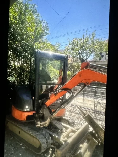 Tirane, shitet Eskavator me zinxhir hitachi , 25.000 €