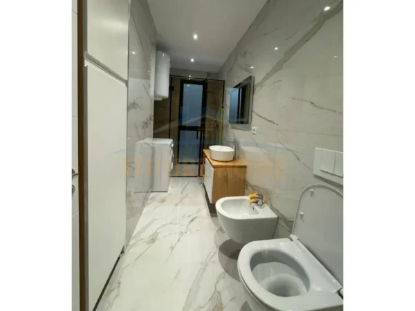 Tirane, jepet me qera apartament 2+1+Ballkon Kati 4, 95 m² 850 € (Unaza e Re, Green City)