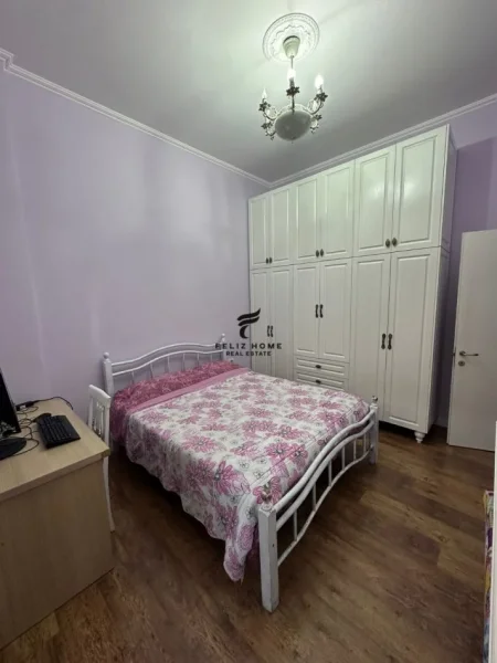 Tirane, jepet me qera apartament 3+1+Ballkon Kati 2, 162 m² 800 € (ZOGU I ZI)