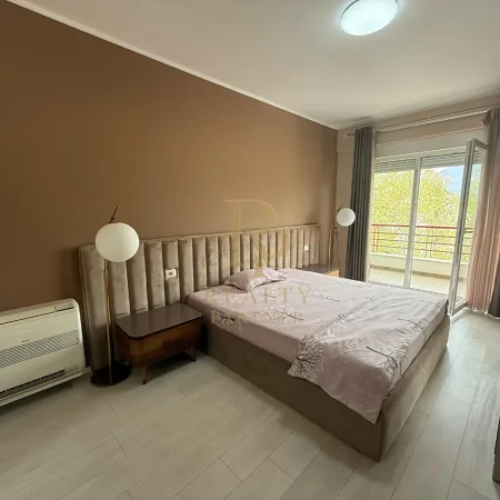 Tirane, jepet me qera apartament 3+1+Ballkon , 189 m² 1.100 € (Liqeni i Thate)