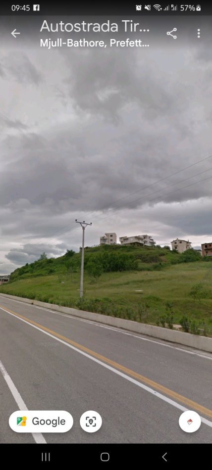 Tirane, SHITEN SIPERFAQE TOKE BUZE UNAZES PRAN TEG.VARJOJNE NGA 5500m2 DERI NE 18000m2, 300 Euro/m² (500m AFER MBIKALIMIT  MJULL BATHORE