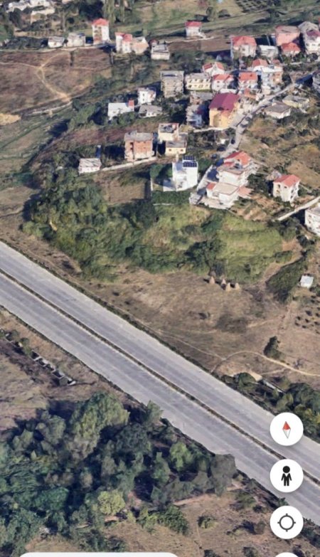 Tirane, SHITEN SIPERFAQE TOKE BUZE UNAZES PRAN TEG.VARJOJNE NGA 5500m2 DERI NE 18000m2, 300 Euro/m² (500m AFER MBIKALIMIT  MJULL BATHORE