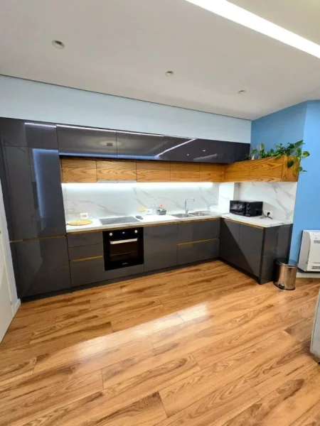 Tirane, jap me qera apartament 2+1 Kati 3, 98 m² 648 € (Hamdi Sina)