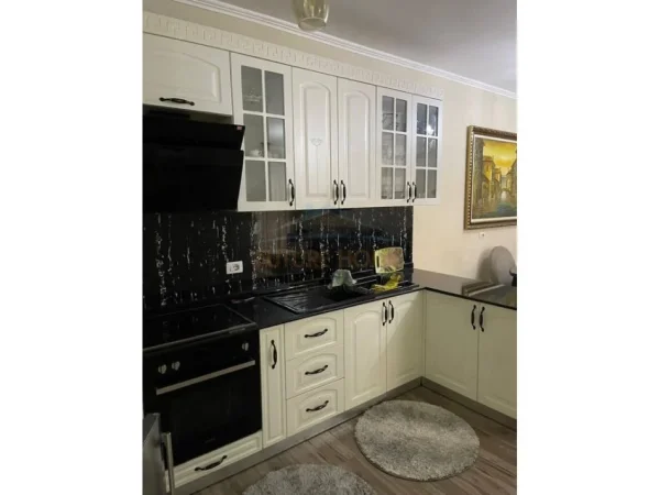 Tirane, shitet apartament 2+1+Ballkon Kati 1, 115 m² 150.000 € (Fresku)
