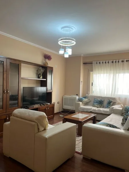Tirane, jepet me qera apartament 2+1 Kati 3, 100 m² 500 € (ali demi)