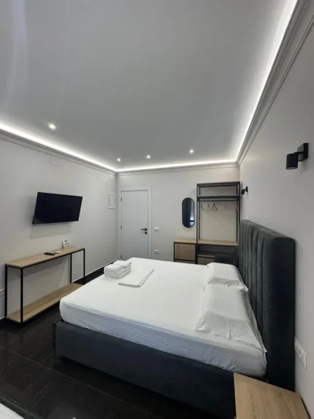 Tirane, jepet me qera apartament 1+1 Kati 3, 45 m² 350 € (stacioni trenit)