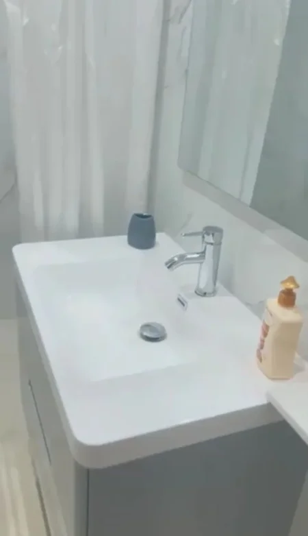 Tirane, jepet me qera apartament 2+1+Ballkon Kati 4, 115 m² 600 € (Zogu i Zi prane Ring Center)
