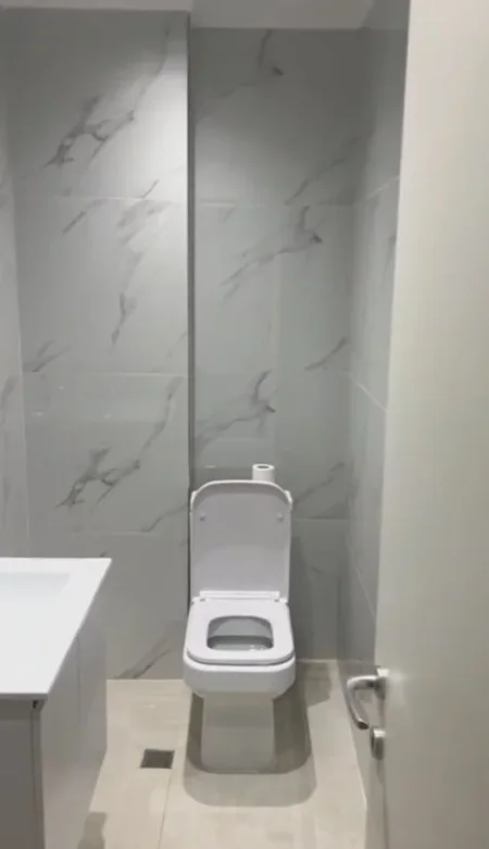 Tirane, jepet me qera apartament 2+1+Ballkon Kati 4, 115 m² 600 € (Zogu i Zi prane Ring Center)