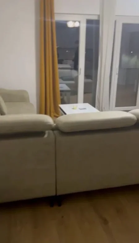 Tirane, jepet me qera apartament 2+1+Ballkon Kati 4, 115 m² 600 € (Zogu i Zi prane Ring Center)