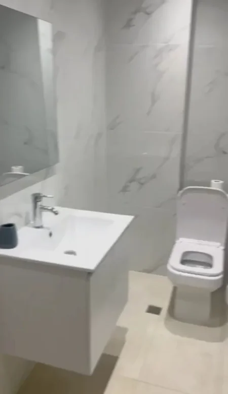 Tirane, jepet me qera apartament 2+1+Ballkon Kati 4, 115 m² 600 € (Zogu i Zi prane Ring Center)