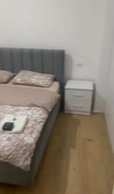 Tirane, jepet me qera apartament 2+1+Ballkon Kati 4, 115 m² 600 € (Zogu i Zi prane Ring Center)