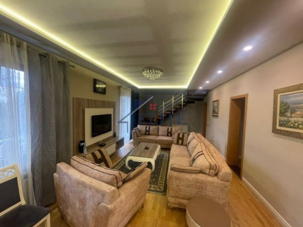 Tirane, jepet me qera apartament duplex 3+1+Aneks+Ballkon Kati 2, 240 m² 1.100 € (Jordan Misja)