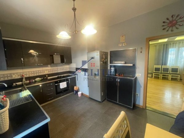 Tirane, jepet me qera apartament duplex 3+1+Aneks+Ballkon Kati 2, 240 m² 1.100 € (Jordan Misja)