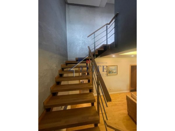 Tirane, jepet me qera apartament duplex 3+1+Aneks+Ballkon Kati 2, 240 m² 1.100 € (Jordan Misja)