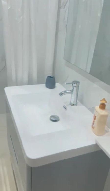 Tirane, jepet me qera apartament 2+1+Ballkon Kati 4, 115 m² 600 € (Zogu i Zi)