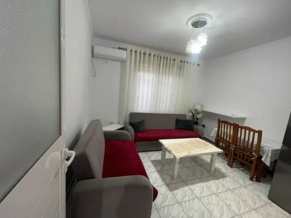 Tirane, jepet me qera apartament 1+1+Ballkon Kati 2, 60 m² 500 € 