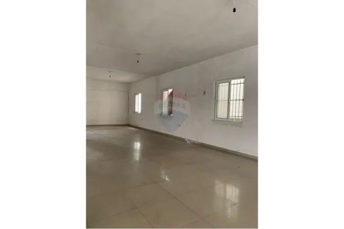 Tirane, jepet me qera magazine Kati 0, 200 m² 1.000 € (Rruga Jordan Misja)