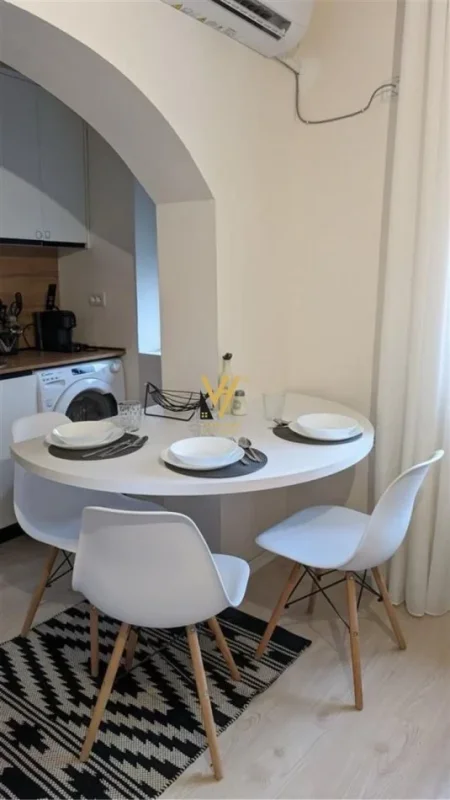 Tirane, jepet me qera apartament 1+1+Ballkon Kati 2, 55 m² 600 € (STACIONI TRENIT)