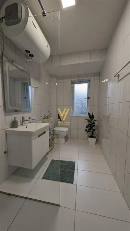 Tirane, jepet me qera apartament 1+1+Ballkon Kati 2, 55 m² 600 € (STACIONI TRENIT)