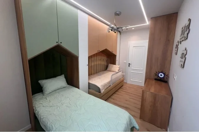 Tirane, shitet apartament 2+1+Ballkon Kati 5, 98 m² 225.000 € 