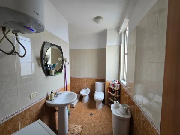 Tirane, shitet apartament 3+1+Ballkon Kati 5, 140 m² 270.000 € (HOXHA TAHSIM)