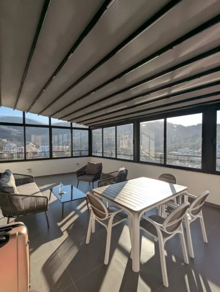 Tirane, jepet me qera apartament+verande | Penthouse 2+1+Aneks+Ballkon Kati 7, 147 m² 1.600 € (Rruga Liqeni i Thate)