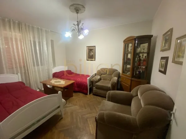 Tirane, jepet me qera apartament 2+1+Ballkon Kati 2, 90 m² 450 € (8RQC+8PW, Rruga Ferit Xhajko, Tiranë)