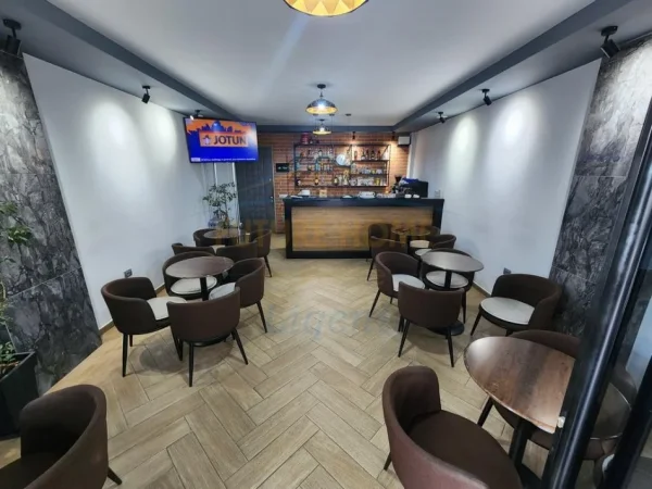 Tirane, shitet lokal Kati 0, 37 m² 150.000 € (Komuna e Parisit, Rruga Bill Klinton)