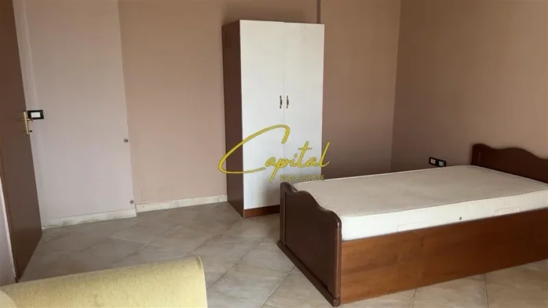 Tirane, jepet me qera apartament 3+1 Kati 2, 150 m² 500 € (ALI DEMI)
