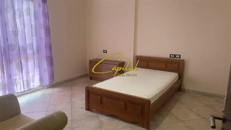 Tirane, jepet me qera apartament 3+1 Kati 2, 150 m² 500 € (ALI DEMI)