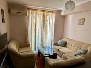 Tirane, jepet me qera apartament 1+1 , 50 m² 370 € (SPITALI QSUT)