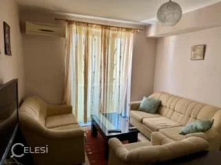 Tirane, jepet me qera apartament 1+1+Ballkon Kati 3, 50 m² 370 € (SHKOLLA E BASHKUAR SPITALET)