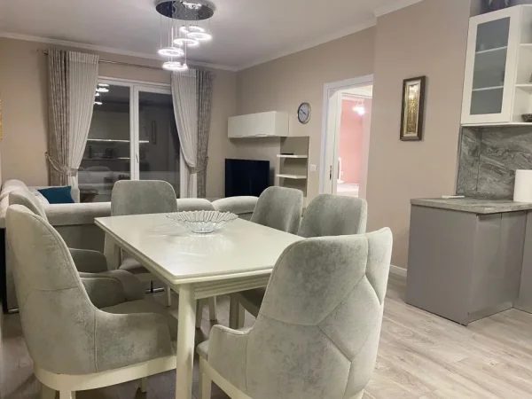 Tirane, jepet me qera apartament 2+1+Ballkon , 102 m² 700 € (yzberisht)